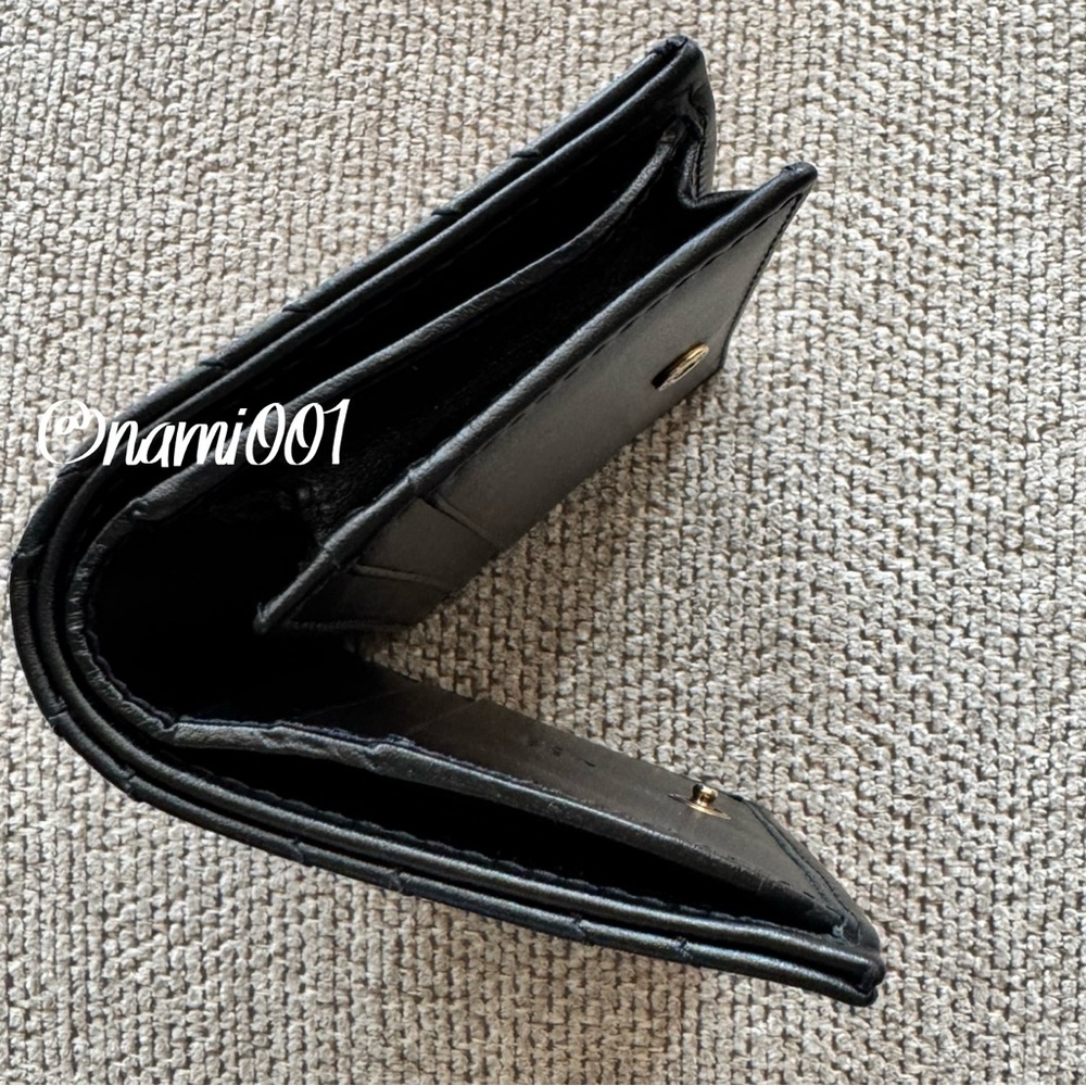 Gucci Black Compact Wallet with Gold GG Logo - Picture 6 of 9